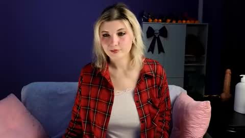 Snapshot of olisunny5 chatting on November 2025 08:10:01 PM OliSunny Olivia online show from November 2025 08:10:01 PM