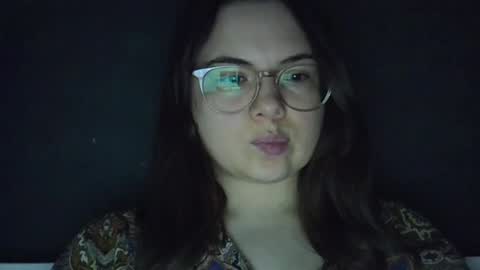 Snapshot of olivepeach chatting on June 2026 12:14:01 PM Oil online show from June 2026 12:14:01 PM