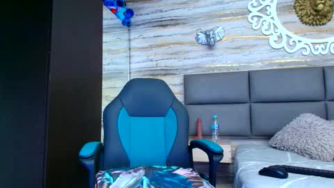 Oliver  online show from November 2025 10:44:02 PM