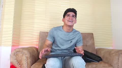 oliver_avella online show from December 2024 12:01:02 PM