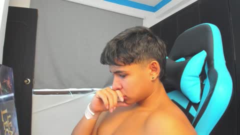 Oliver bray online show from November 2025 06:30:01 PM