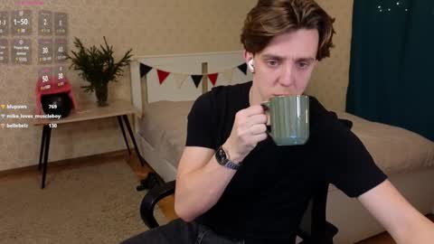 Snapshot of oliver_travis chatting on January 2025 12:13:02 AM Oliver Evans online show from January 2025 12:13:02 AM