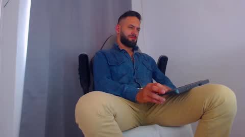 oliver online show from February 2025 09:05:02 PM