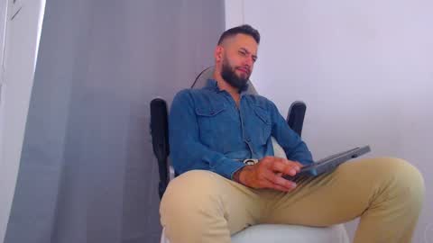 oliver online show from February 2025 07:10:02 PM