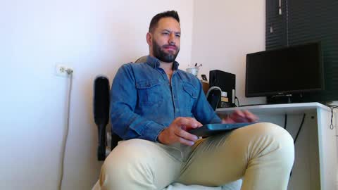 oliver online show from April 2026 01:42:02 PM