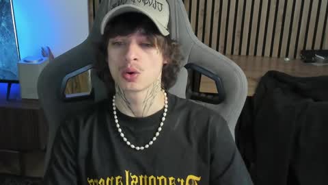 oliverrgroove online show from April 2026 12:04:01 PM