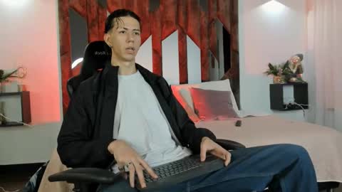 oliverthompson_01 online show from September 2025 03:06:01 AM