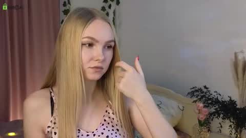 Snapshot of olivia_hi chatting on January 2026 06:57:02 PM Oliva online show from January 2026 06:57:02 PM