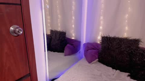 IG Im Oliviamorrys X OliviaMorrys online show from April 2026 10:32:01 PM