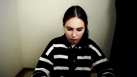 Olivia online show from November 2025 08:30:01 PM