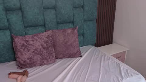 oliviabonnie online show from February 2026 07:09:01 PM