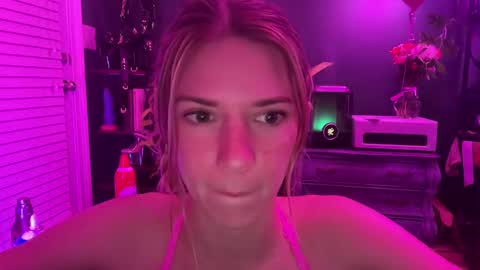 Olivia online show from February 2025 01:42:01 AM