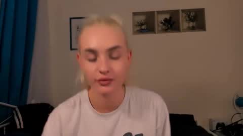 Snapshot of oliviahappy chatting on May 2026 06:20:01 PM oliviaBeauty online show from May 2026 06:20:01 PM