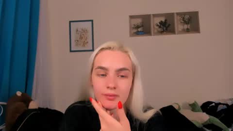 Snapshot of oliviahappy chatting on June 2026 09:39:02 PM oliviaBeauty online show from June 2026 09:39:02 PM