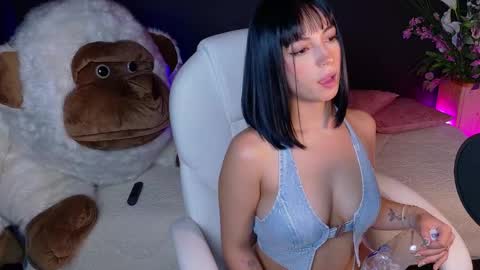 Olivia Mcneill  online show from January 2025 02:06:01 AM