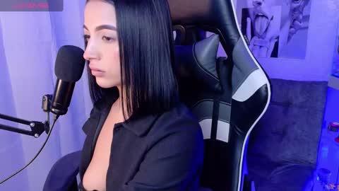 Olivia Mcneill  online show from March 2025 03:19:01 AM