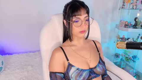 Olivia Mcneill  online show from November 2025 08:14:01 PM