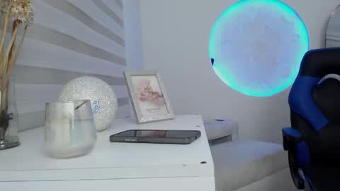 oliviia_cute online show from October 2025 05:07:01 AM