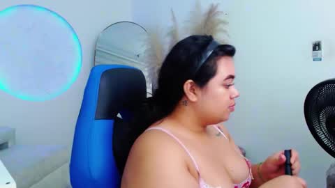 oliviia_cute online show from October 2025 05:37:01 AM