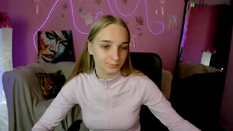 Snapshot of ollivia_dream chatting on April 2026 05:45:01 AM Ollivia online show from April 2026 05:45:01 AM