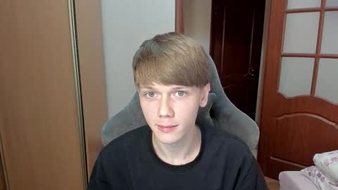 Oliver and Mira online show from January 2026 07:39:01 PM