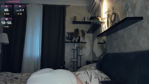 Snapshot of one_1ove chatting on November 2025 07:33:02 AM Ana online show from November 2025 07:33:02 AM