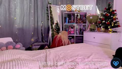 couple Lu sexy chick in middle and Jimmyblonde our friend Brianglasses online show from December 2024 10:04:02 AM