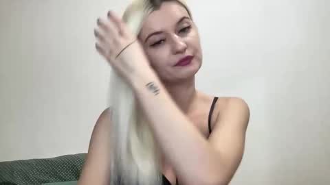 Onika online show from November 2025 11:41:01 PM