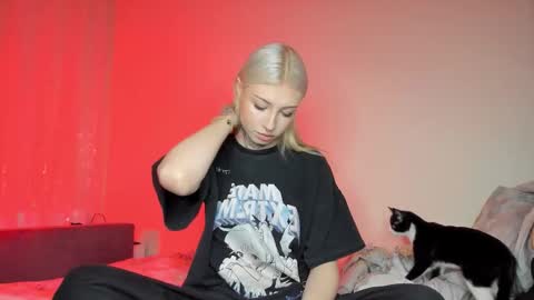 Iva online show from December 2025 02:00:01 PM