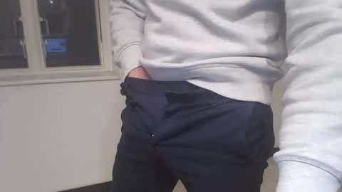 onurkneespls online show from November 2025 04:42:01 PM