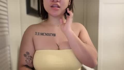 Snapshot of oohhellothere chatting on March 2026 07:59:01 AM Miss Girly online show from March 2026 07:59:01 AM