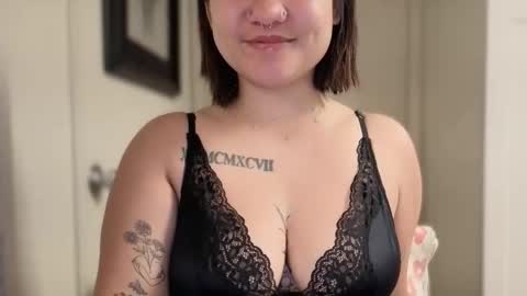 Snapshot of oohhellothere chatting on March 2026 09:24:02 AM Miss Girly online show from March 2026 09:24:02 AM