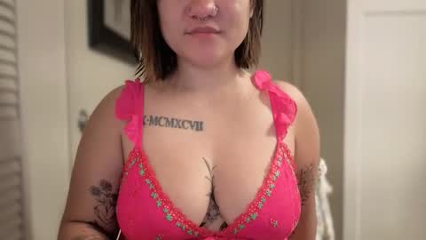 Snapshot of oohhellothere chatting on March 2026 09:13:01 AM Miss Girly online show from March 2026 09:13:01 AM