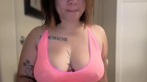 Snapshot of oohhellothere chatting on April 2026 09:03:02 AM Miss Girly online show from April 2026 09:03:02 AM