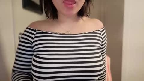 Snapshot of oohhellothere chatting on April 2026 08:48:01 AM Miss Girly online show from April 2026 08:48:01 AM