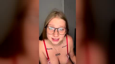 oohlarae22 online show from June 2026 11:01:02 AM