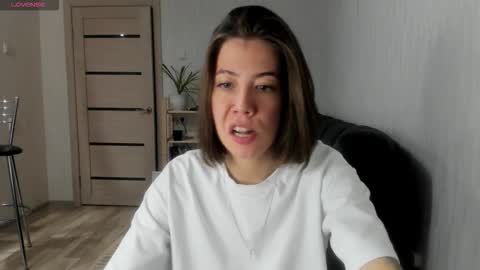 Snapshot of oops_britney chatting on October 2025 08:33:01 PM Britney online show from October 2025 08:33:01 PM