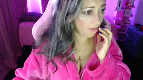 Snapshot of oriana_100 chatting on March 2025 06:07:02 AM oriana_100 online show from March 2025 06:07:02 AM