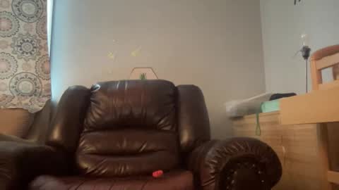 Snapshot of oscarcrouch17 chatting on December 2025 06:03:02 PM Oscarbrittany online show from December 2025 06:03:02 PM