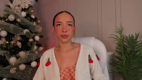 Snapshot of oshun_25 chatting on December 2024 07:41:02 PM Oshun online show from December 2024 07:41:02 PM