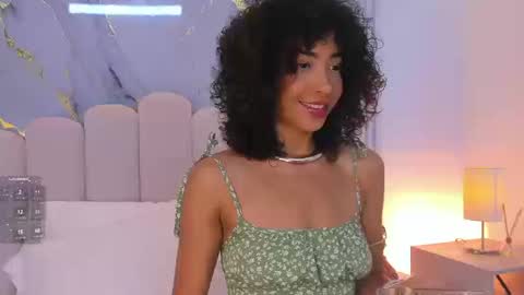 Snapshot of oshun_25 chatting on September 2025 12:38:02 PM Oshun online show from September 2025 12:38:02 PM