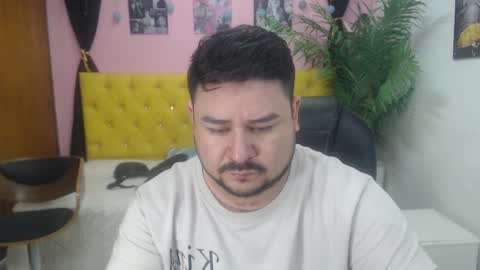 Snapshot of oso_gael chatting on March 2025 05:25:01 PM Bear Gael online show from March 2025 05:25:01 PM