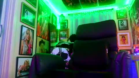 Snapshot of outlaw304 chatting on May 2026 03:02:01 AM outlaw304 online show from May 2026 03:02:01 AM