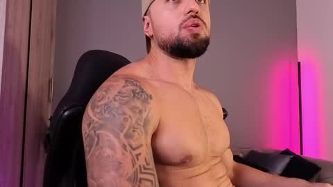 Maximus Owen online show from November 2025 07:57:01 PM