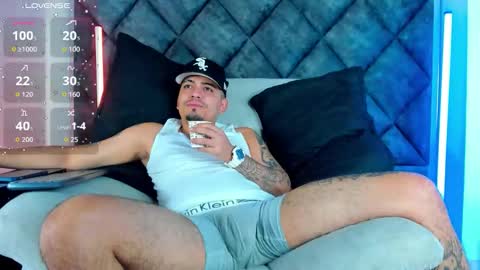 O W E N - S T O N E online show from December 2025 01:53:01 PM