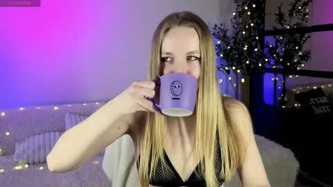 Snapshot of oxy_foxie chatting on April 2026 02:15:01 PM Oxy Foxie online show from April 2026 02:15:01 PM