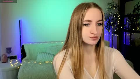 Snapshot of oxy_foxie chatting on April 2026 03:20:02 PM Oxy Foxie online show from April 2026 03:20:02 PM