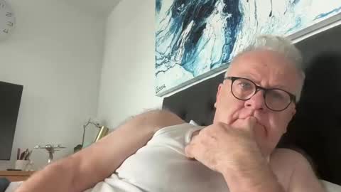 ozhairybearxxxx online show from December 2024 01:04:02 AM