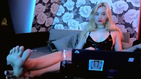 palmer_haze online show from November 2025 06:08:02 PM