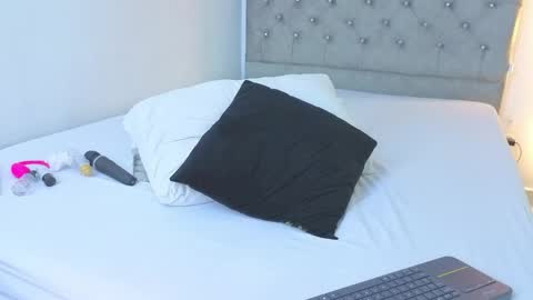 pamela23_ online show from April 2026 01:16:02 PM